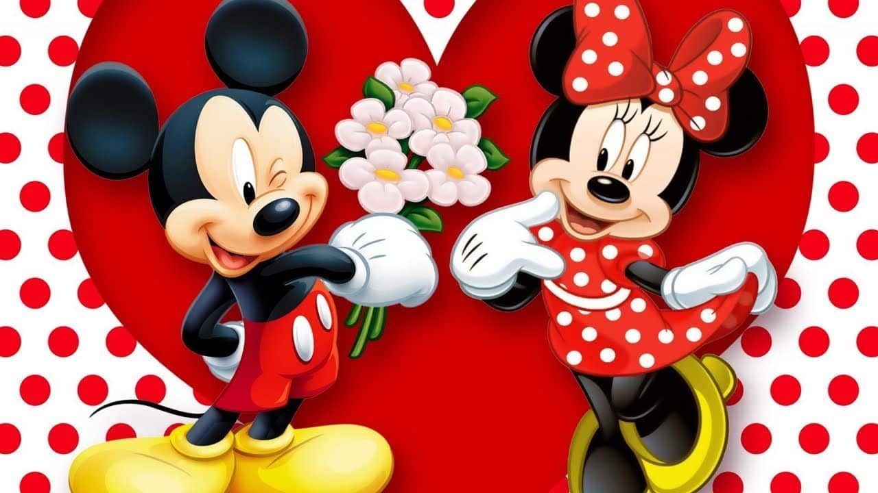 Mickey memberikan buket bunga kepada Minnie yang terlihat malu-malu