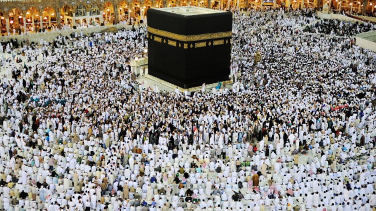 Menunaikan Ibadah Haji